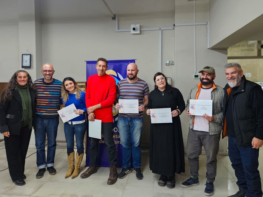 Los ganadores del Certamen Literario Vendimia 2025: Pablo Enrique García, Pablo Longo, Natalia Greta Martínez, María Gabriela Mezzabotta e Ignacio de la Rosa.