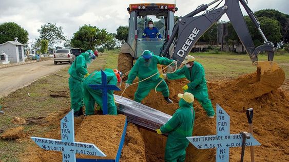 Brasil volvió a batir récord en la cifra de muertes registradas en 24 horas. - Télam