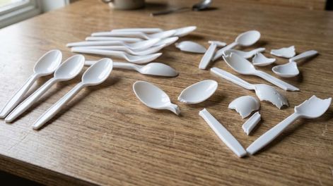 Las cucharitas usadas ofrecen diferentes ideas para crear adornos sin necesidad de realizar grandes modificaciones.