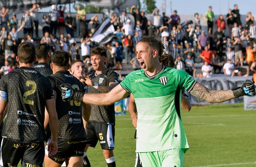 Tomás Giménez, el arquero de Gimnasia que brinda seguridad partido a partido. / Orlando Pelichotti