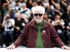 de cineasta a escritor: pedro almodovar afianza su faceta literaria publicando su primera novela de cineasta a escritor: pedro almodovar afianza su faceta literaria publicando su primera novela