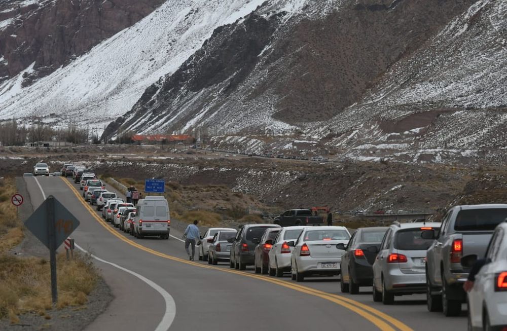 Desde que quedo habilitado el tránsito por la ruta 7 se comenzó a llenar de turistas en Los Puquios / Ignacio Blanco - Los Andes