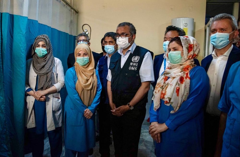 Durante su visita a Kabul ayer, el director general de la OMS, Tedros Adhanom Ghebreyesus, se reunió con dirigentes talibanes, personal sanitario, pacientes y con el personal del organismo sanitario en Afganistán. Twitter