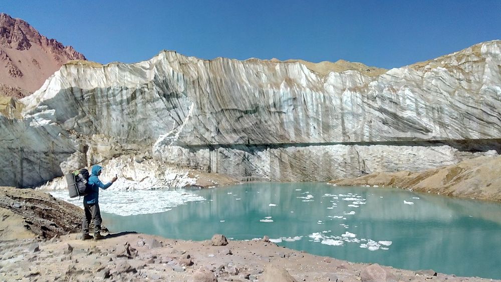 Presentarán el Sendero de los Confines. Montañistas mendocinos completaron la primera etapa para habilitar en Argentina el primer sendero de gran recorrido del país. Laguna Glaciar del Tunuyán.