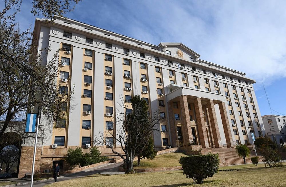 Urge en nuestra provincia alguien que lidere un profundo proceso de cambio que tanto necesitamos. Pensamos en un estadista más que en un mero administrador.