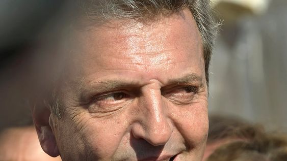 El precandidato a presidente por Unión por la Patria y ministro de Economía Sergio Massa, visitó la empresa IMPSA junto a candidato a gobernador del frente Elegí, Omar ParisiFoto: Orlando Pelichotti