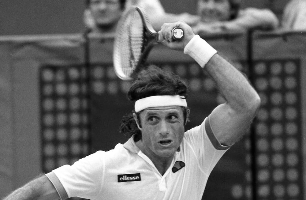 Vilas: serás lo que debas ser o no serás nada es el nuevo documental que presenta este martes Netflix y que recorre y analiza el reclamo de Guillermo Vilas para ser reconocido como número uno del mundo.