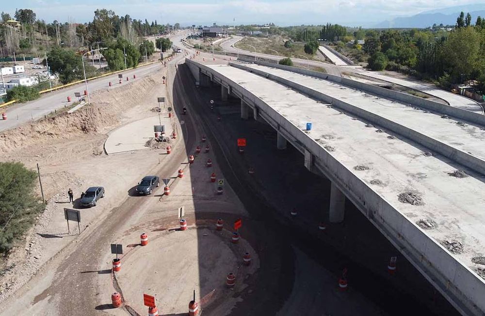 Segunda etapa de obras en la Ruta Panamericana en el puente de calle Pueyrredón de Chacras de Coria en Luján de CuyoFoto: José Gutierrez / Los Andes