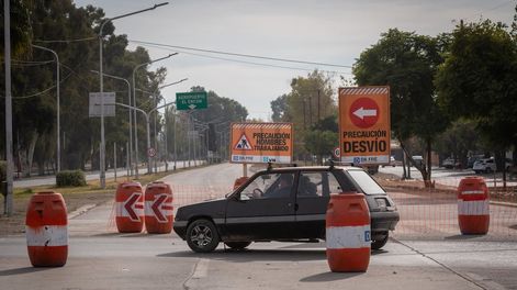 Obras en el acceso norte a la ciudad de Mendoza. | Foto: Ignacio Blanco / Los Andes