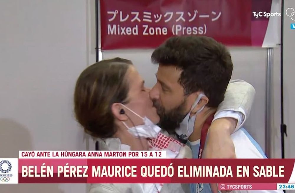 La esgrimista Belén Pérez Maurice recibió una original propuesta de matrimonio de parte de su entrenador Lucas Saucedo mientras daba una nota en vivo. Y aceptó, por lo que habrá festejo.