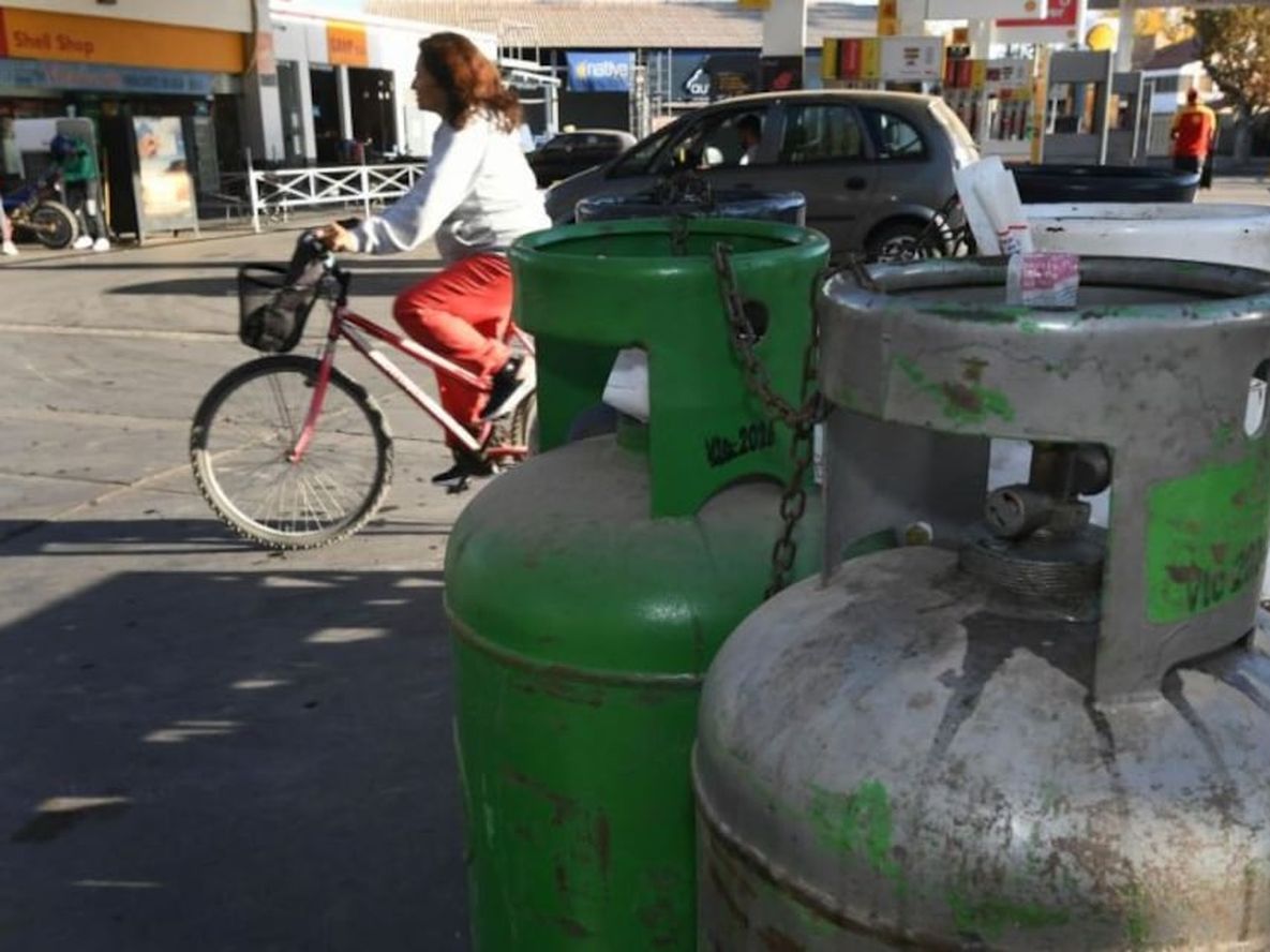 El monto que se transfiere por garrafa a cada beneficiario aumentará de 338 a 414 pesos. De esta manera, el porcentaje subsidiado para una garrafa de 10 kilos pasa del 65 al 80 por ciento.