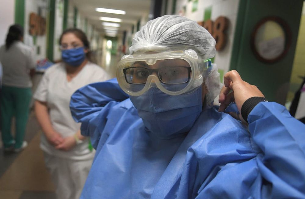 30 abril 2020 Mendoza- Sociedad.Cuarentena por coronavirus Simulacro de tratado del coronavirus en el quinto piso del Hospital Central.Personal de la sanidad practica tratamiento y protocolo de seguridad ante el virus.coronavirus Covid 19 enfermeraFo