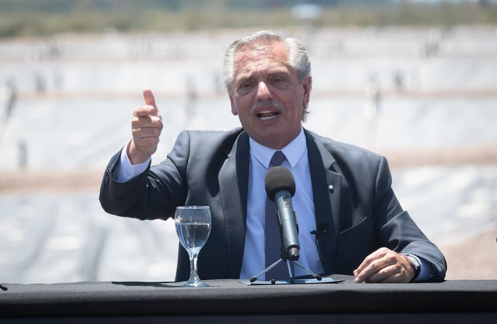 El presidente Alberto Fernández arribó este miércoles a Mendoza para inaugurar la ampliación de la Planta Depuradora de Líquidos Cloacales El Paramillo, en el departamento de LavalleAlberto Fernández en Mendoza. Estuvo junto al ministro de Obras Públicas, Gabriel Katopodis; el intendente de Lavalle, Roberto Righi; y el ministro de Infraestructura, Mario IsgróFoto: Ignacio Blanco / Los Andes