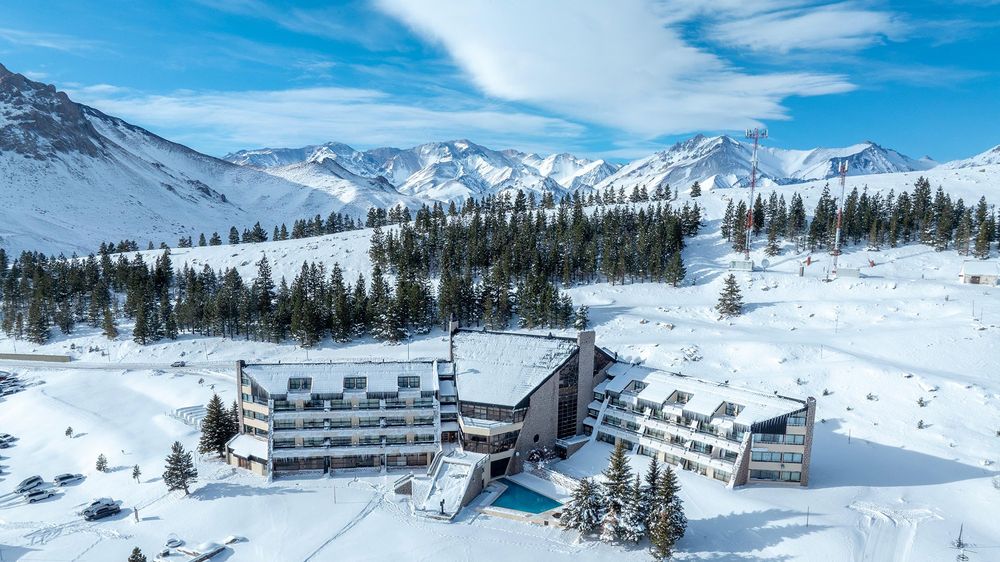 Las Leñas lanzó promociones con alojamiento, media pensión y pases de esquí para viajar durante la semana del 11 al 18 de julio.