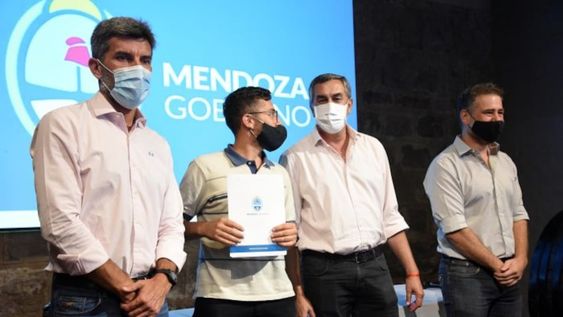 Acto de Mendoza Tec Asociativo.