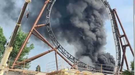Un enorme incendio estalló en el parque temático más grande de Alemania. Gentileza: El Vocero.