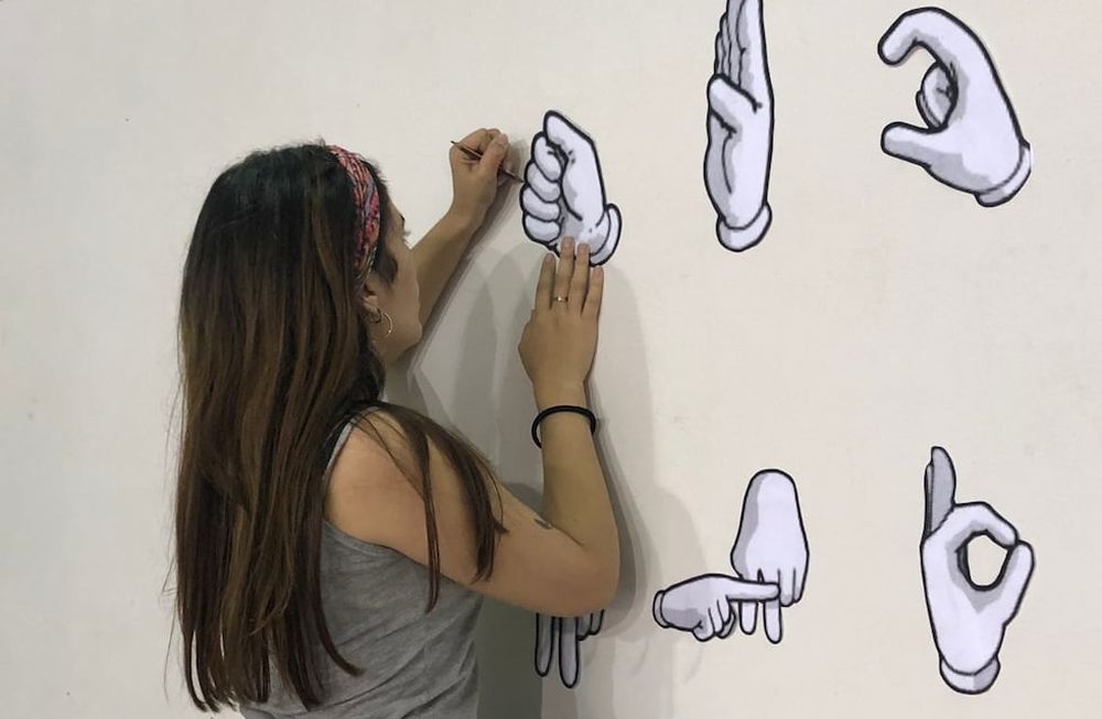 El lenguaje de señas es vital para el crecimiento y el desarrollo de las personas sordas