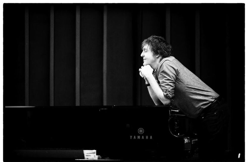 Paul McCartney suspendió su gira en EEUU por una recaída