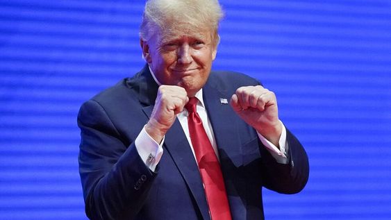 Donald Trump, expresidente de EE.UU., reapareció insinuando una nueva candidatura presidencial.