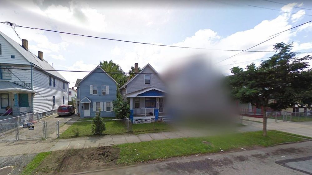 La “casa de los horrores” de Cleveland, donde Ariel Castro mantuvo cautivas a tres mujeres, fue pixelada en Google Maps . 