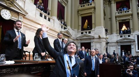 EL PRESIDENTE DE LA NACIÓN JAVIER MILEI PRESENTA EN EL CONGRESO NACIONAL EL PROYECTO DE LEY DEL PRESUPUESTO 2025