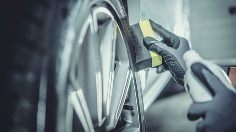 Ni lavandina ni desengrasante: cómo limpiar las llantas de tu auto en simples pasos