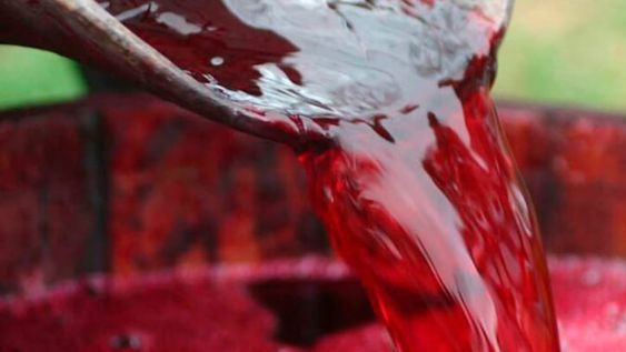 Vino a granel, imagen ilustrativa.