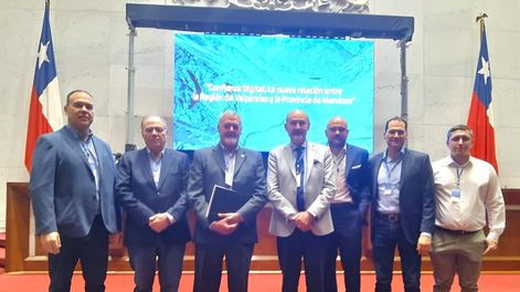 Los Andes | De izquierda a derecha, los dirigentes de Aprocam; Sergio Olivencia, Carlos Messina, Ricardo Squartini; el ministro de Producción de Mendoza, Rodolfo Vargas Arizu, el subsecretario de Industria, Comercio y Logística de Mendoza, Alberto Marengo; el directi