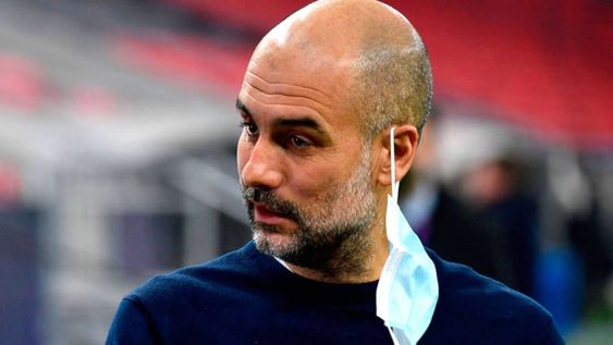 Pep Guardiola pide a los hinchas que usen mascarilla en los estadios, ante el rebrote de coronavirus que está obligando a suspender partidos y podría volver a cerrar los estadios.