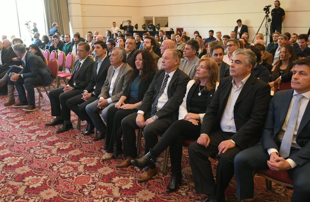 Se realizó el primer encuentro en el marco del ciclo “Pilares. Educación, salud y matriz productiva, son los temas que se pondrán sobre la mesa, desde diario Los Andes, con todos los actores invitados.