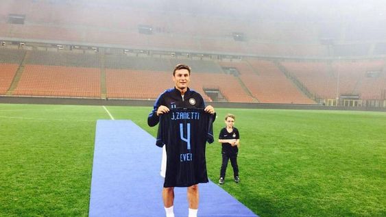 En un merecido homenaje a Zanetti, el Inter retiró la camiseta número 4