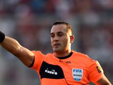 El árbitro mendocino Fernando Espinoza El árbitro mendocino Fernando Espinoza