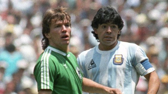 El alemán donó la remera del astro argentino, que ya está en manos de la AFA, y desde la cuenta oficial del conjunto nacional publicaron un emotivo video para el ex capitán del equipo europeo.