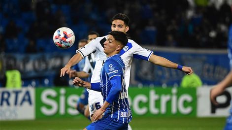 Los Andes | La de Ezequiel Bullaude es una de las fulgurantes apariciones de la cantera del Expreso. Un mediapunta propio del fútbol moderno que asiste y llega al gol con frecuencia. Deportivo Maipú tiene el 10% de una futura venta. Foto: Mariana Villa / Los Andes