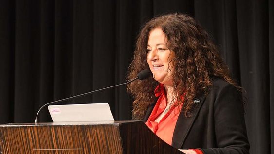 En el salón de los espejos del hotel Hyatt de Ciudad se realizó la presentación de Mendoza Capital Iberoamericana de la armonía gastronómica. Protagonista el vino 2023.Nora Vicario Ministra de Turismo y Cultura de Mendoza Foto: José Gutierrez / Los Andes