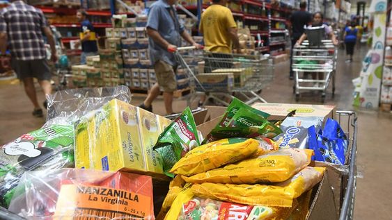 Las ventas en supermercados se concentran en alimentos, con menor participación de productos de limpieza y perfumería, indumentaria y electrodomésticos. Foto: José Gutierrez / Los Andes