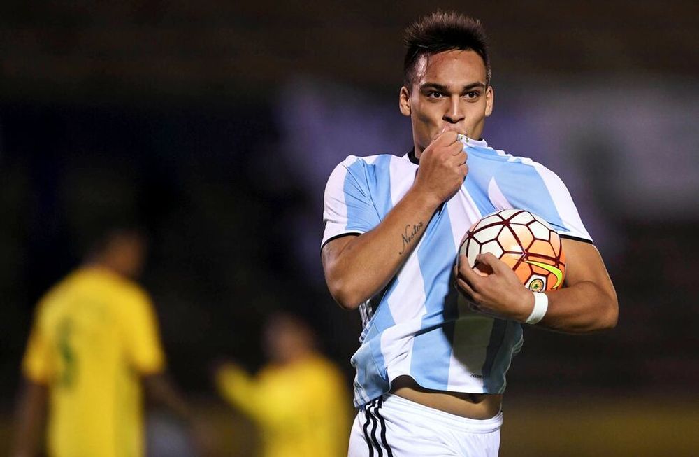 Lautaro Martínez, última joya del fútbol argentino, firma con el Inter de Icardi