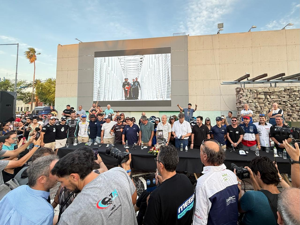 La presentaci&oacute;n oficial tuvo lugar frente a la Municipalidad de San Mart&iacute;n.&nbsp;