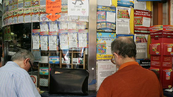 Recuperaron un billete de lotería premiado en medio de toneladas de basura en Italia