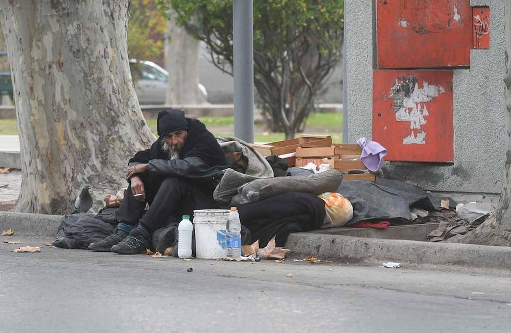 Los datos del INDEC marcan que la canasta de pobreza aumentó en el cuarto trimestre de 2023 un 72,9%, con un pico del 27% en diciembre, tras la devaluación del peso. Imagen ilustrativa. Foto: José Gutierrez / Los Andes