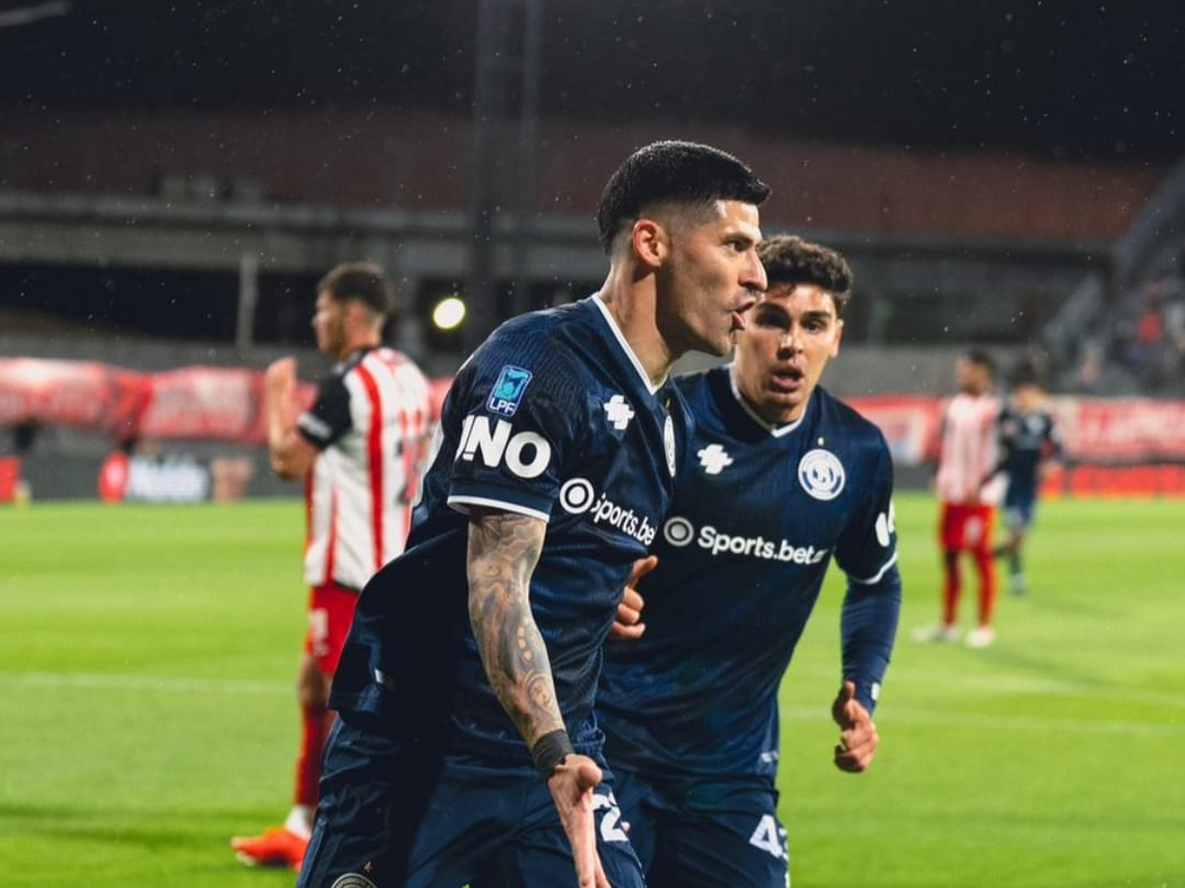 El volante marcó el único gol del encuentro, que le permitió no solo el triunfo a Independiente sino también trepar a la cima de la tabla anual.