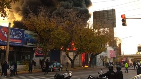 Los Andes | Grave incendio en Zapata Goma