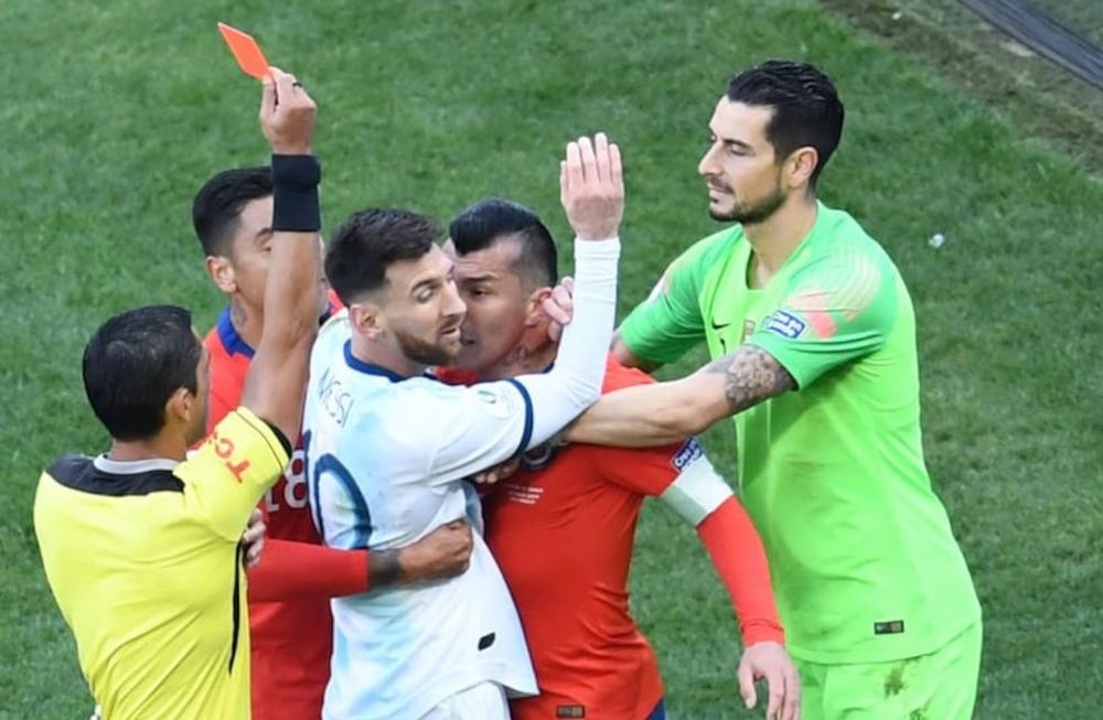 Copa América Brasil 2019. Argentina ganó, pero Lionel Messi fue expulsado por la gresca protagonizada con Gary Medel. / archivo