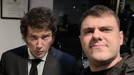 Javier Milei junto al influencer Gordo Dan, el que acaba de celebrar y festejar la muerte de Pepe Mujica.