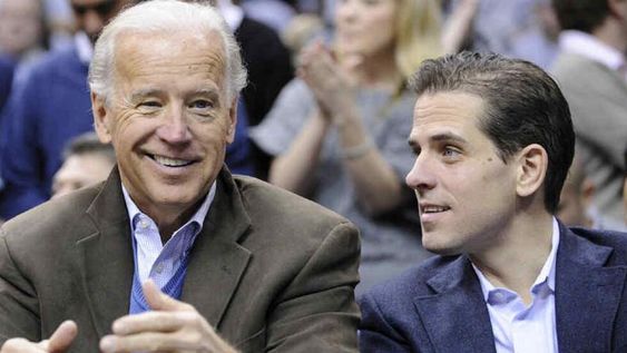 Apoyo. El vicepresidente Joe Biden junto a su hijo Hunter (AP)