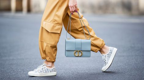 Adiós pantalón cargo en otoño 2026: esta es la tendencia que llega desde Europa, ¿cuál es y cómo usarlo?