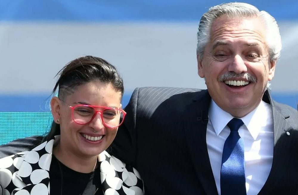 Ayelén Mazzina, la última ministra de Mujeres, junto al expresidente Alberto Fernández (Foto archivo)