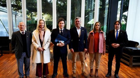 Sin hacer declaraciones, Milei se reunió con la Mesa de Enlace tras las críticas por las retenciones