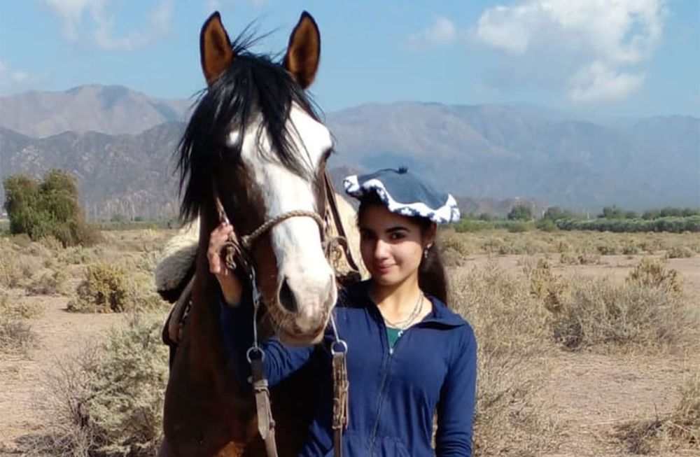 Julieta ama a los caballos desde que tiene memoria. A los 12 años comenzó a tomar sus clases de equitación y asegura que nunca se alejará de ellos. Foto: gentileza