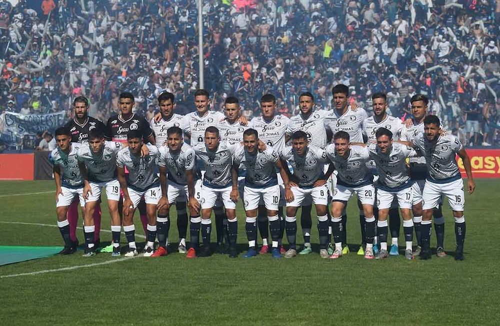 Futbol Primera Nacional, Independiente Rivadavia vs. Almirante Browm en el estadio Bautista Gragantini de Ciudad.Foto: Jose Gutierrez